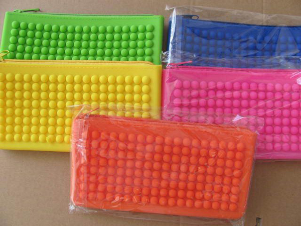 硅膠和tpr哪個材質(zhì)好