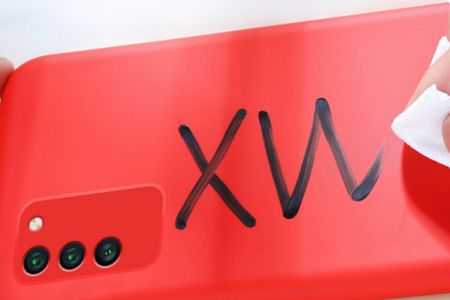 輕松擦掉硅膠手機套上的任何污漬 輕松擦掉硅膠手機套上的任何污漬