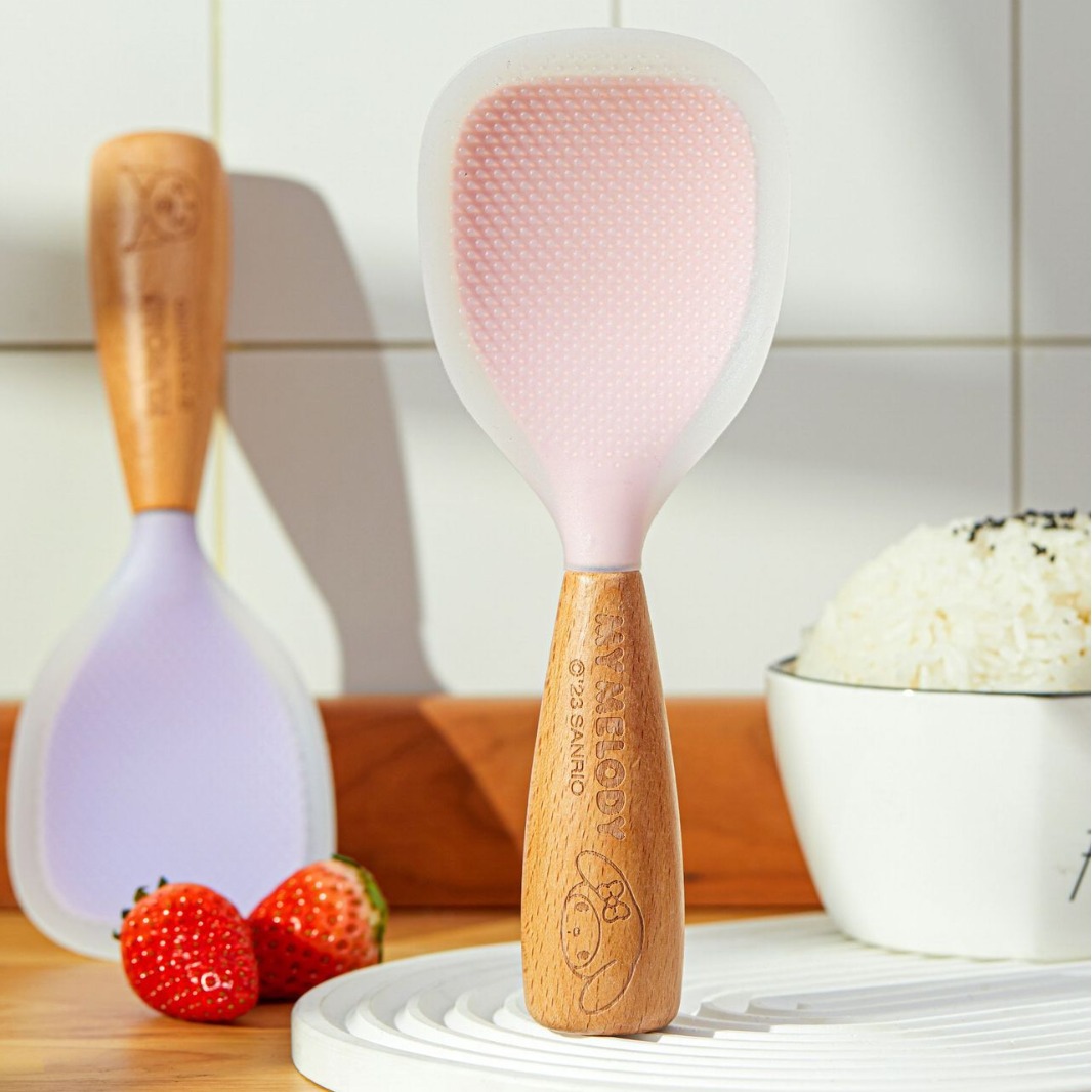 東莞<a href='http://m.phjvi.cn/Products/shuangseguijiaoweizu.html' class='keys' title='點(diǎn)擊查看關(guān)于硅膠制品廠的相關(guān)信息' target='_blank'>硅膠制品廠</a>:硅膠餐具與塑膠日用品它們的區(qū)別 東莞硅膠制品廠:硅膠餐具與塑膠日用品它們的區(qū)別